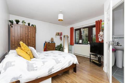 2 April Gardens, Queensbury, Bradford, BD13 1AA