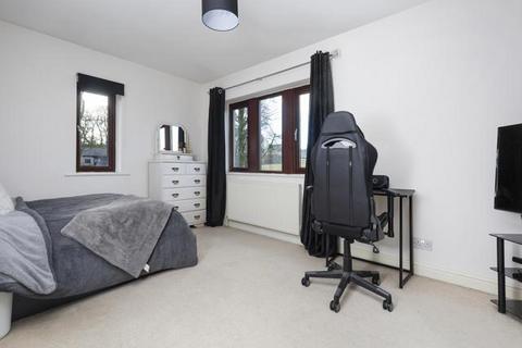 2 April Gardens, Queensbury, Bradford, BD13 1AA