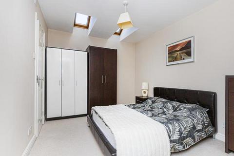 2 April Gardens, Queensbury, Bradford, BD13 1AA