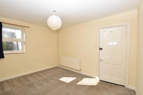 4 bedroom terraced house to rent, Blenheim Road