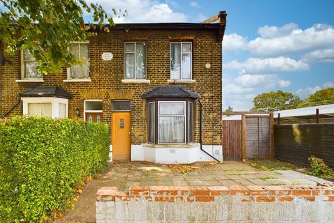 2 bedroom end of terrace house to rent, Manor Park Road, London E12