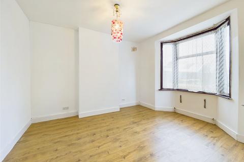 2 bedroom end of terrace house to rent, Manor Park Road, London E12