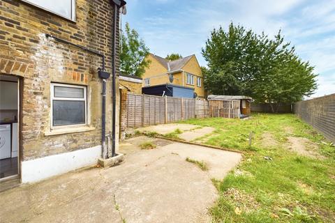 2 bedroom end of terrace house to rent, Manor Park Road, London E12