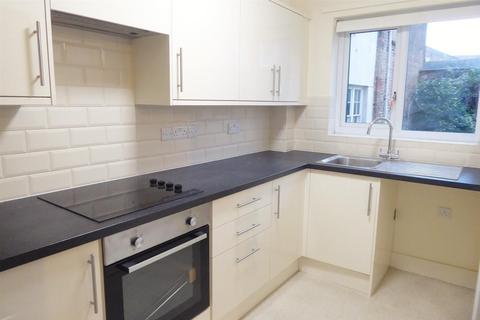 2 bedroom ground floor flat to rent, Priory Court, Taunton TA1