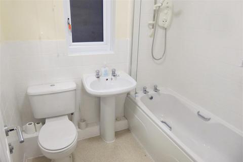 2 bedroom ground floor flat to rent, Priory Court, Taunton TA1