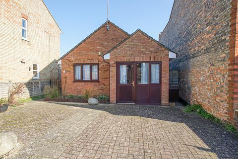 2 bedroom detached bungalow for sale, George Street, Leighton Buzzard