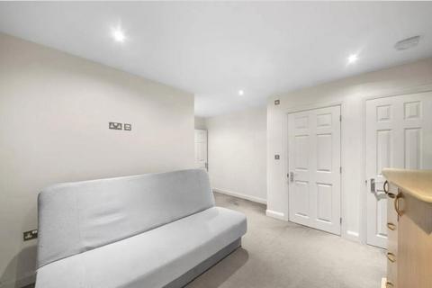 2 bedroom apartment for sale, Oakland Court, Cranford Lane, Hayes, UB3 5HD