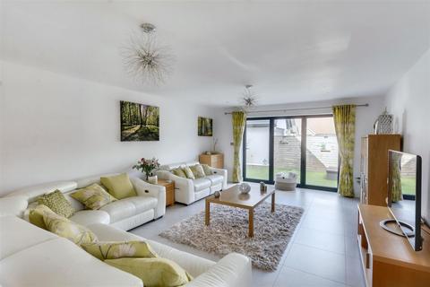 114 Spring Lane, Lambley, Nottingham, NG4 4PG