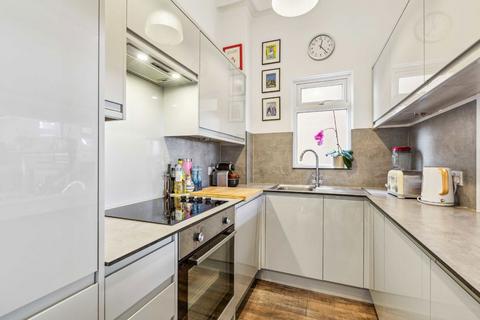 2 bedroom flat for sale, Babington Road, London SW16