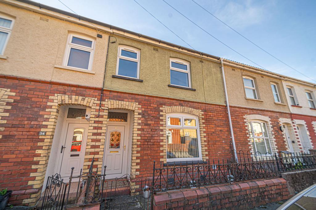 Grove Road, Risca, NP11 3 bed terraced house - £190,000
