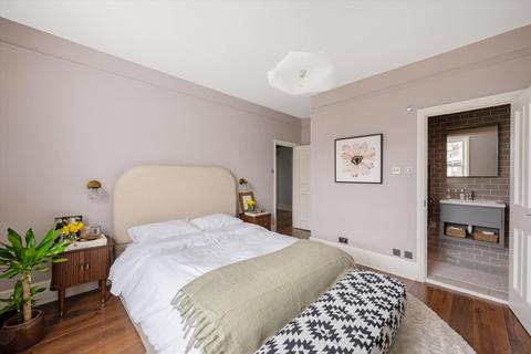 3 bedroom flat for sale, Harley Road, Primrose Hill, London, NW3