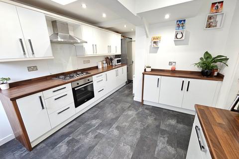 3 bedroom semi-detached house for sale, Stratford Road, Hall Green