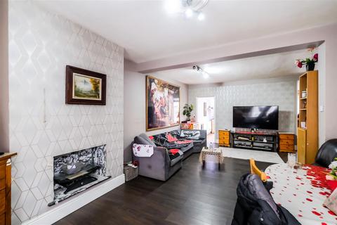 6 bedroom end of terrace house for sale, Albert Avenue, Chingford