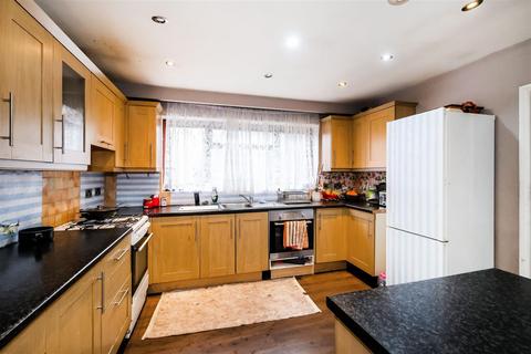 6 bedroom end of terrace house for sale, Albert Avenue, Chingford