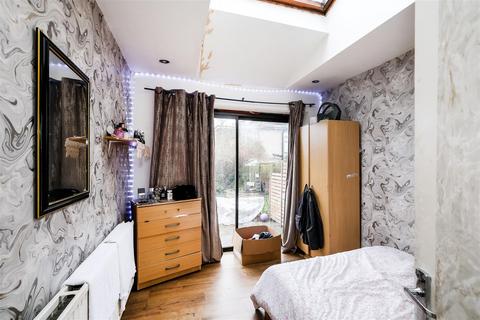 47 Albert Avenue, London, E4 8LG