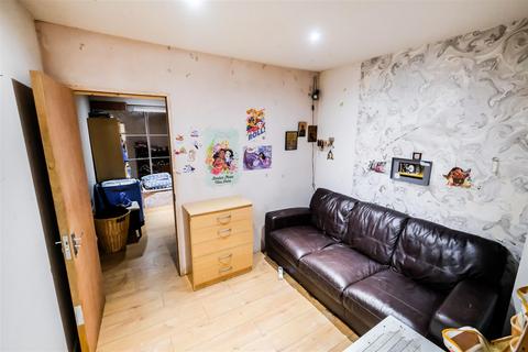 47 Albert Avenue, London, E4 8LG