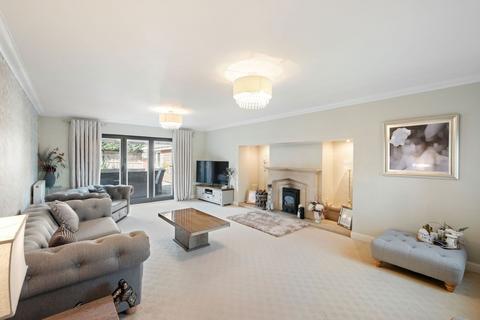 16 Greyfriars Drive, Bromsgrove, B61 7LF