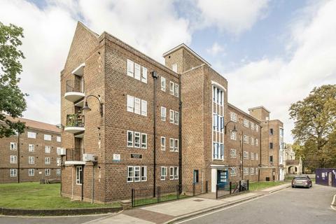 3 bedroom flat to rent, Kingswood Estate, London SE21