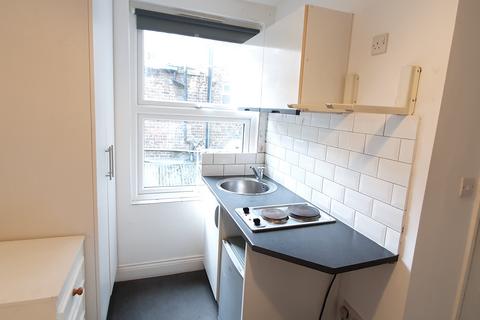 Studio to rent, Blythe Road, London W14