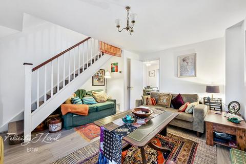 2 bedroom terraced house for sale, Dingle Gardens, London