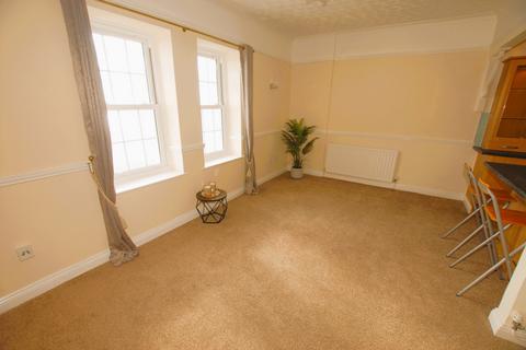 2 bedroom flat for sale, Marine Parade, Hythe, CT21