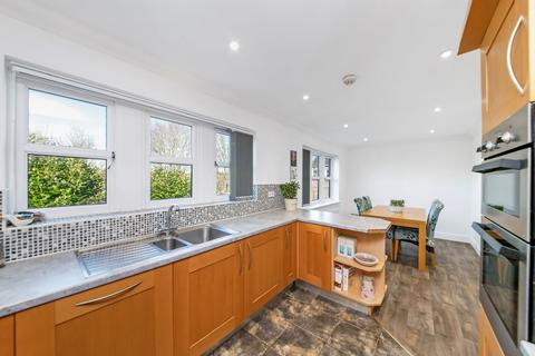 4 Blenheim Chase, Scissett, Huddersfield, HD8 9UA