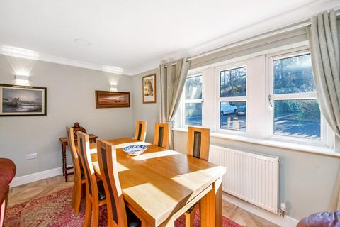 4 Blenheim Chase, Scissett, Huddersfield, HD8 9UA