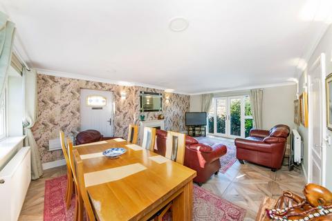 4 Blenheim Chase, Scissett, Huddersfield, HD8 9UA