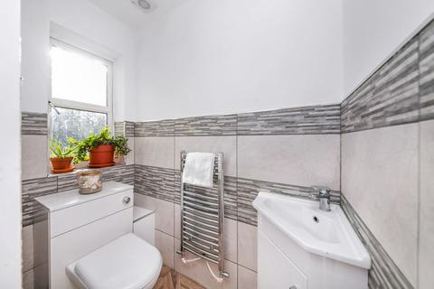 4 Blenheim Chase, Scissett, Huddersfield, HD8 9UA