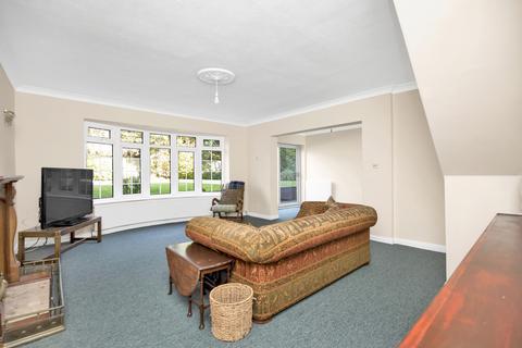 Fairwinds Beechcroft, Ashtead, KT21 2TY