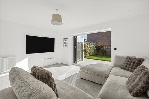 74 Camp Road, Upper Heyford, Bicester, OX25 5DP
