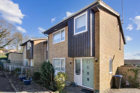3 Balmoral, East Grinstead, RH19 4RJ