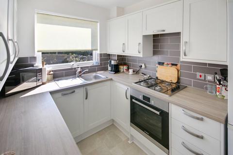 3 Balmoral, East Grinstead, RH19 4RJ