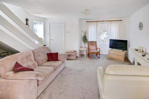 3 Balmoral, East Grinstead, RH19 4RJ