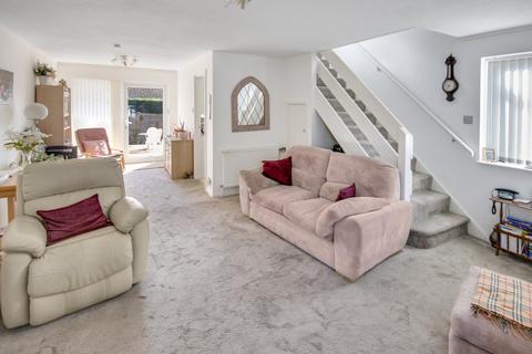 3 Balmoral, East Grinstead, RH19 4RJ