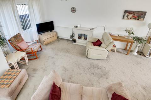 3 Balmoral, East Grinstead, RH19 4RJ
