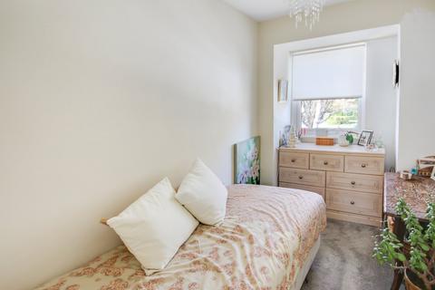 3 Balmoral, East Grinstead, RH19 4RJ