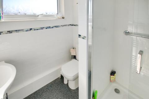 3 Balmoral, East Grinstead, RH19 4RJ