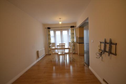 2 bedroom flat to rent, Warren Way, Edgware