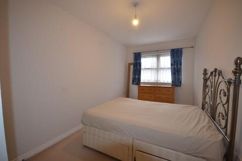 2 bedroom flat to rent, Warren Way, Edgware