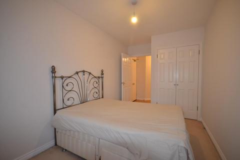 2 bedroom flat to rent, Warren Way, Edgware