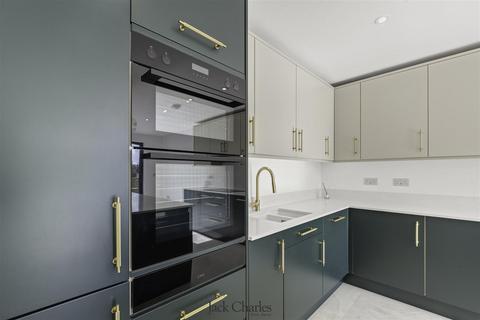 4 bedroom detached house for sale, Old Hadlow Road, Tonbridge