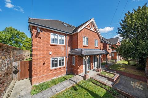 Lambourne Place, Ickenham, Uxbridge
