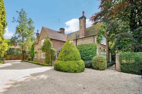 5 bedroom detached house for sale, Perks Lane, Prestwood, Great Missenden, Buckinghamshire, HP16