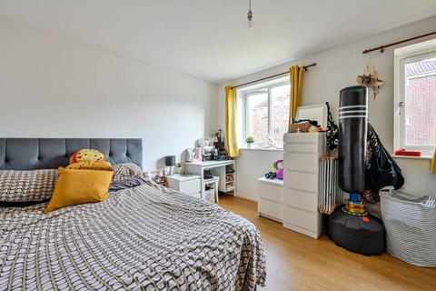 1 bedroom flat for sale, Percy Gardens, Worcester Park, KT4