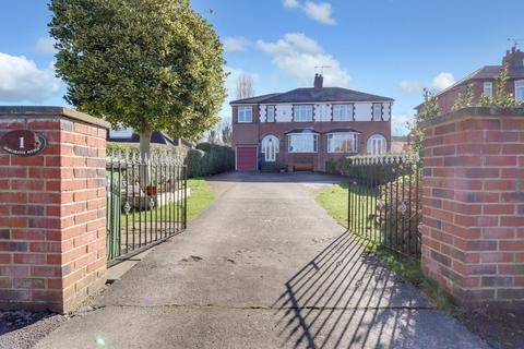 4 bedroom semi-detached house for sale, Dorchester Avenue, Pontefract, West Yorkshire, WF8