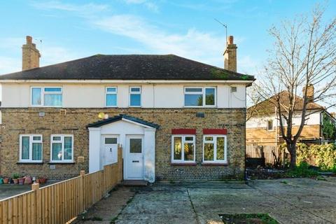 3 bedroom semi-detached house to rent, Beavers Lane,  Hounslow,  TW4