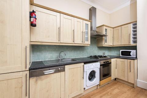 3 bedroom apartment for sale, Queens Drive, London