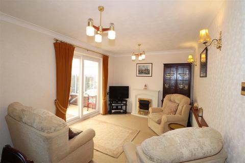 2 bedroom detached bungalow for sale, Jacox Crescent, Kenilworth