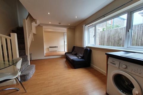 1 bedroom coach house to rent, Gold Street, Cardiff CF24